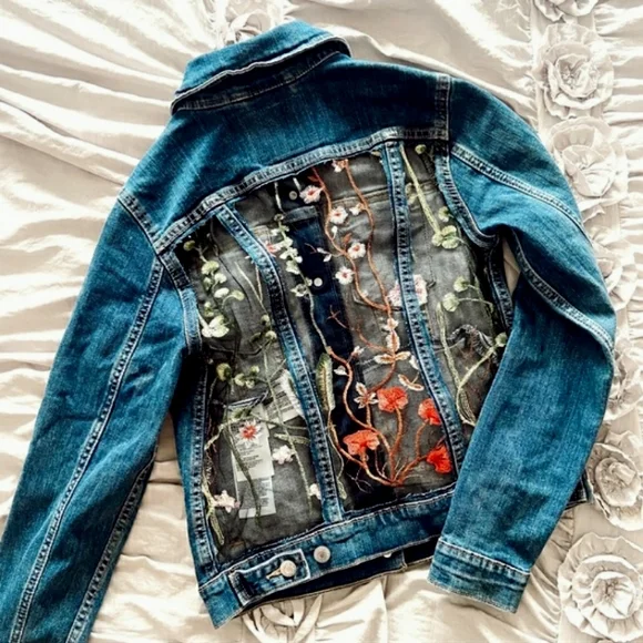Sale!Custom All season Levi’s Trucker Embroidery Denim Jacket NWT XS Sustainable - Picture 1 of 5
